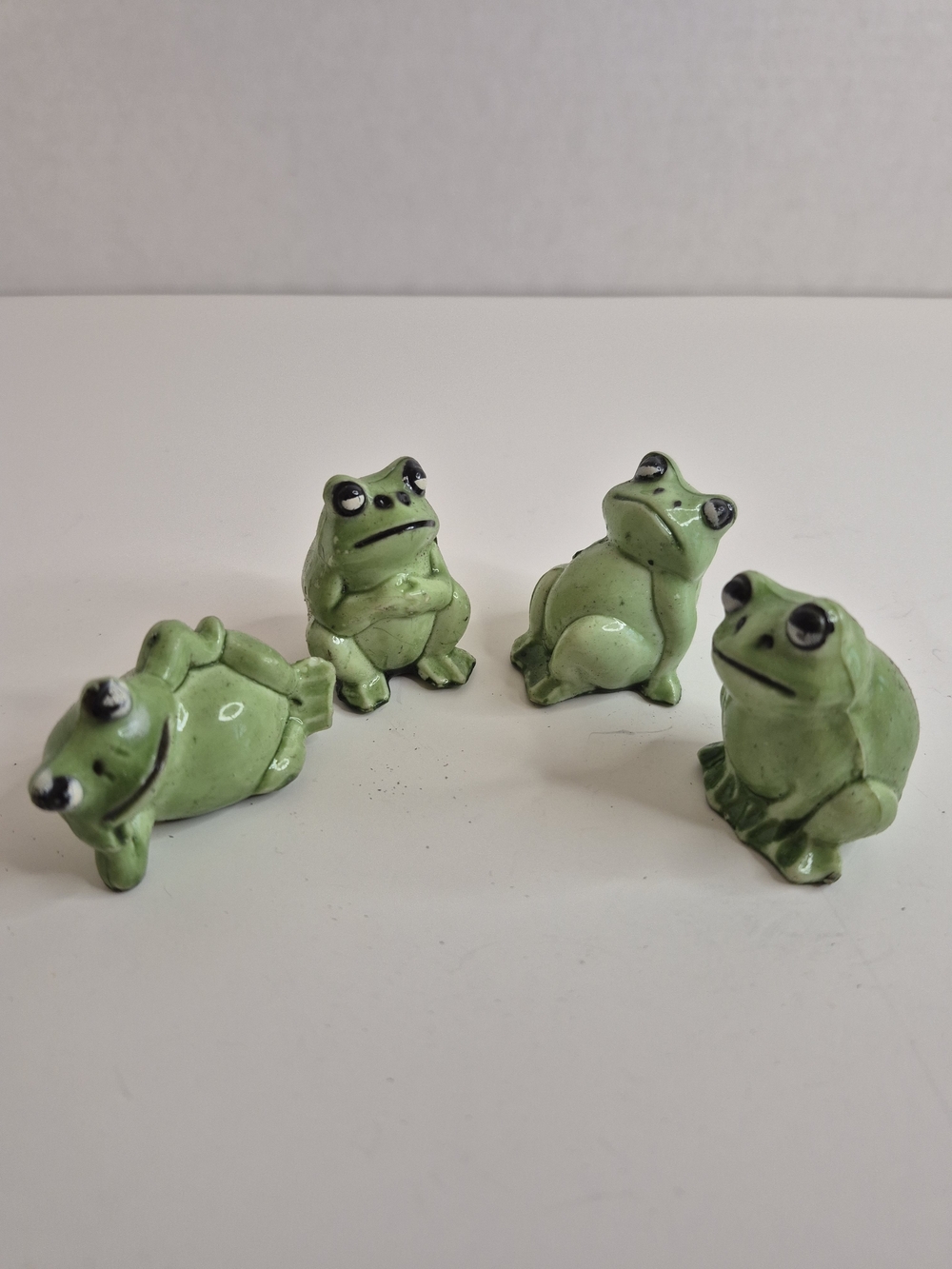 Vintage Collectibles Set of 4 Green Hard Resin Posed Frog Figurines